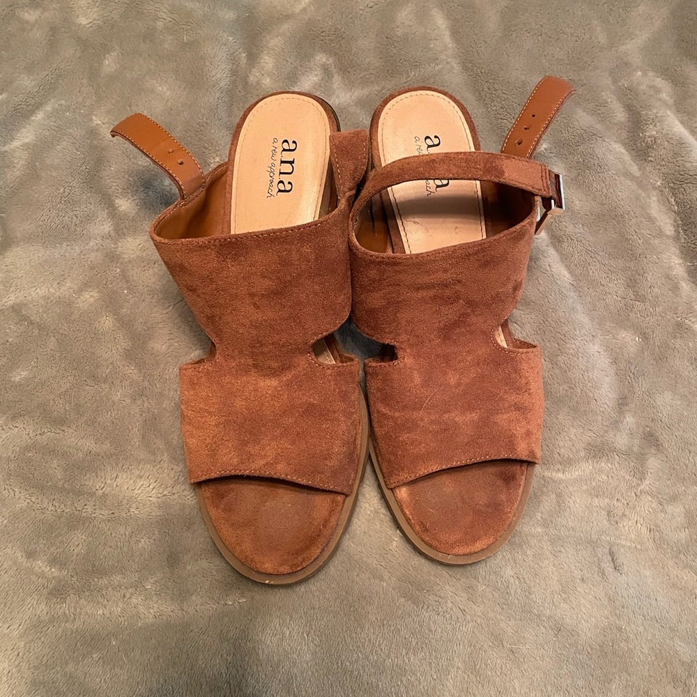 a.n.a Women's Brown Suede Sandals